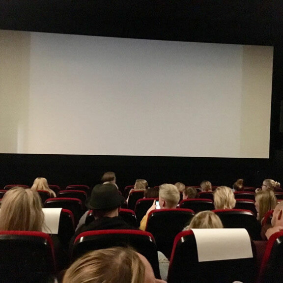 Neloselta nolo moka: tältäkö näyttää Selviytyjät Suomi? - juontajalta nokkela veto, mediaväki räjähti nauramaan! Ruutu