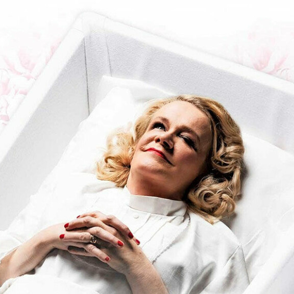 Miitta elää -näytelmä saa ensi-iltansa maaliskuussa Aleksanterinteatterissa, Helsingissä. Miitta elää -näytelmä saa ensi-iltansa maaliskuussa Aleksanterinteatterissa, Helsingissä.