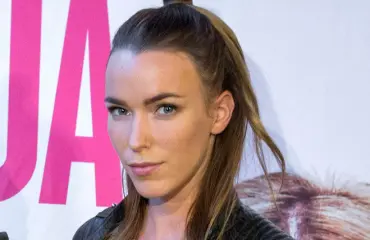 Nyt on siirappista! Julkkisbloggaaja Julia Toivolan tuore aviomies yllätti vaimonsa alttarilla: Ökysormuksessa rakkaan nimi!