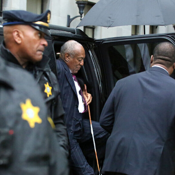 Raiskauksesta ja huumaamisesta tuomittu Bill Cosby sai yllätyksen – tuntematon drone liihotti vankilan pihalle: koko paikka suljettiin välittömästi! bill cosby