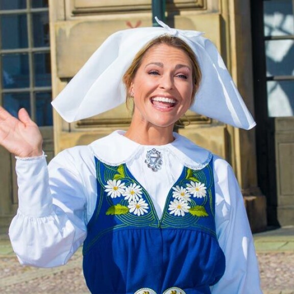 Pitkä tauko ohi! Prinsessa Madeleine palasi kotimaahansa – Chris-puolisoa ei näkynyt! Madeleine