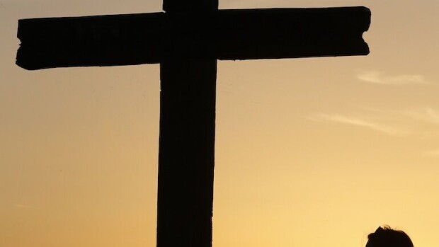 Aivotulehduksen sairastanut nainen uskoi olevansa Messias! Sairaus teki uskonnolliseksi.