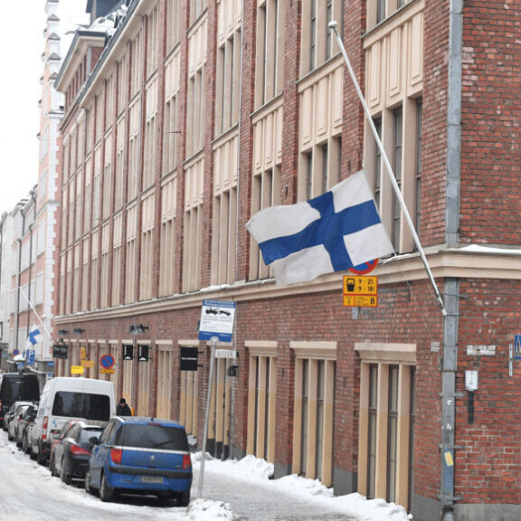 Seiska tilasi suruliputuksen Nykäsen muistolle - päätoimittaja Hernesaho: Hyvää matkaa, Matti! Matin suruliputus Merikorttelissa