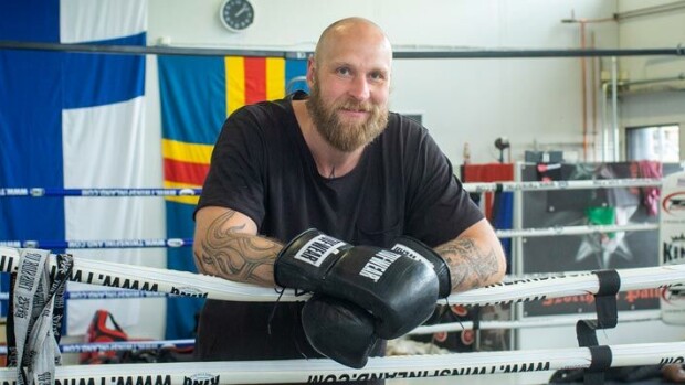 Nyrkkeilijä Robert Helenius paljastaa: Laulaminen pelasti ääneni! Robert Helenius