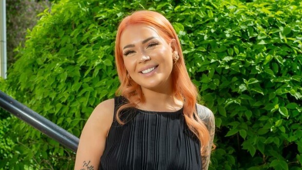 Jenna Mäkikyrö latasi maksullisen deittisovelluksen – ”Huomasin jälleen kerran, ettei Tinderillä tee hevon helvettiäkään” Jenna Mäkikyrö