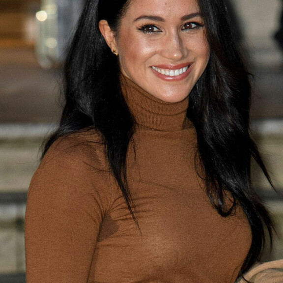 Sussex soikoon, tässäkö on meidän oma herttuatar? Meghan Marklella yllättävä kaksoisolento Suomessa - katso itse ja vertaa! Sussexin herttuatar Meghan
