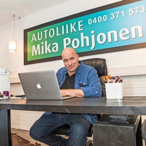Mikan autokauppa on nyt samoilla sijainneilla muiden isojen autoliikkeiden kanssa eteläisessä Lahdessa. – Meidän kokoiselle pienyritykselle tämä on huikea hyppy! Mikan autokauppa on nyt samoilla sijainneilla muiden isojen autoliikkeiden kanssa eteläisessä Lahdessa. – Meidän kokoiselle pienyritykselle tämä on huikea hyppy!
