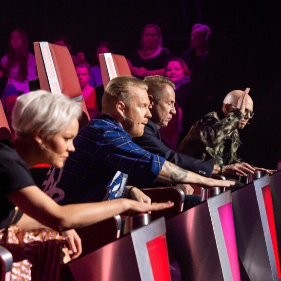 Viime yönä menehtynyt Olli Lindholm oli The Voice of Finlandin tähtivalmentaja - näin Nelonen kommentoi ohjelman jatkoa suru-uutisen myötä olli lindholm