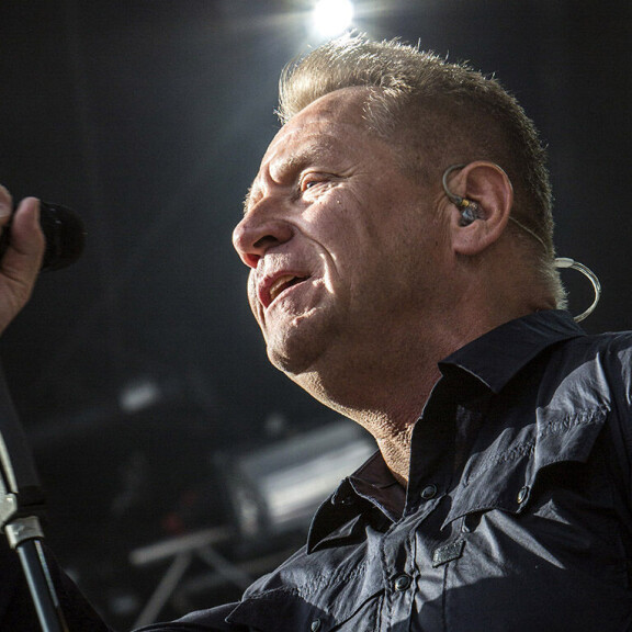 Sairauskohtaukseen menehtynyt Olli Lindholm kävi vielä eilen saunomassa ja avantouimassa: 'Hän vaikutti hyvinvoivalta ja iloiselta' olli lindholm