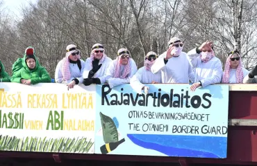 Paparazzi iski: Tässä ovat vauhdikkaimmat penkkariajelijat - "Matti Nykänen" menossa mukana - kuva!
