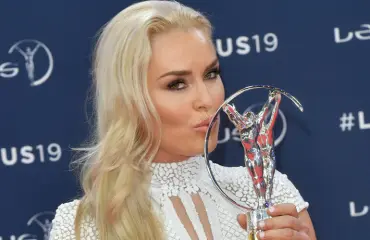 Rivo halkio, Lindsey Vonn! Superseksikäs alppikaunotar käänsi katseita arvostetussa urheilugaalassa - katso!