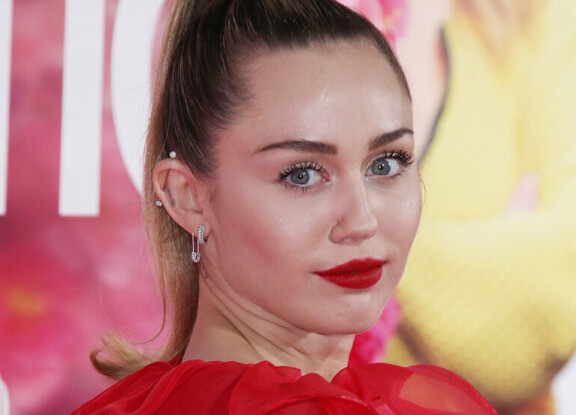 Miley on huolissaan myös äitinsä ja poikaystävänsä turvallisuudesta.