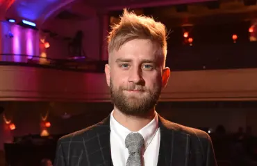 Joel Harkimon asuvalinta hämmentää: "Apua, mitä sulla on jalassa" - kuva!