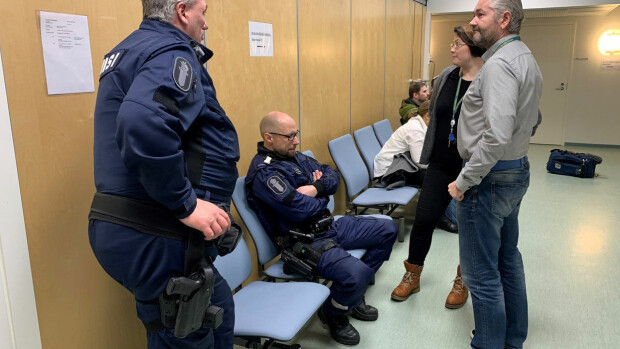 Oulun seksuaalirikosten oikeuskäsittelyt alkavat: 22-vuotiasta syytetään törkeästä lapsen hyväksikäytöstä ja törkeästä raiskauksesta - kuvat paikan päältä! Oulun seksuaalirikoskäräjät