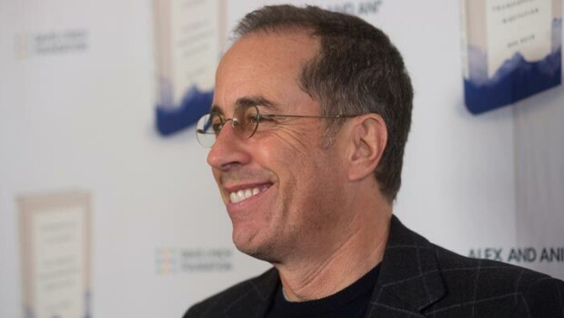 Jerry Seinfeld pistää omaisuuttaan rahoiksi – legendaarinen koomikko luopuu yli 1 000 neliön lomamökistään Jerry Seinfeld