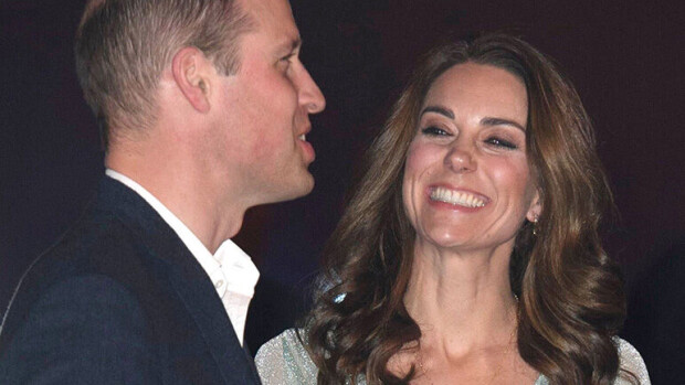 Sopii kuin tuoppi herttuattaren käteen! William ja Catherine kuvauttivat itsensä kaljabaarissa! Prinssipari William ja Catherine Pohjois-Irlannissa Belfastissa.