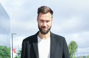 Tim Sparv epäili kreikkalaisen rakentamisen tasoa – tällaista tuhoa maanjäristys teki Huuhkajat-kapteenin kotona 