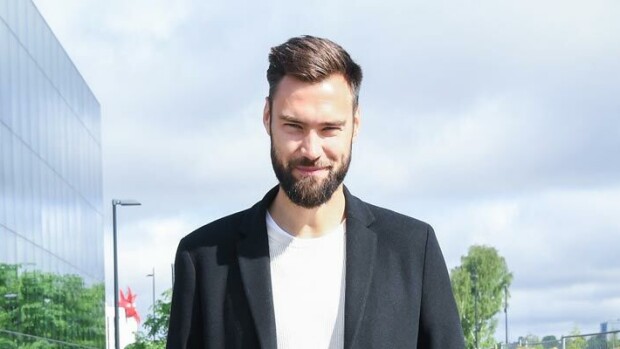 Tim Sparv epäili kreikkalaisen rakentamisen tasoa – tällaista tuhoa maanjäristys teki Huuhkajat-kapteenin kotona Tim Sparv