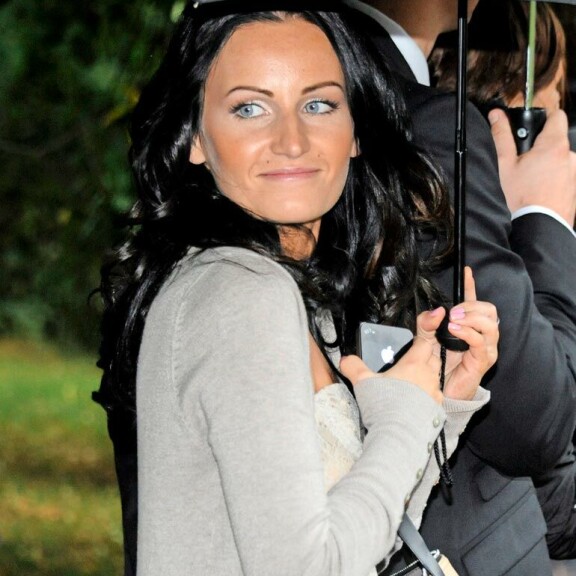 Amerikkalaisten oikeusasiakirjojen mukaan Helena on vaatinut Mikolta 20 000 dollarin kuukausittaista tukea. Turkulainen monimiljonääri tienasi NHL-uransa aikana noin 70 miljoonaa dollaria. Amerikkalaisten oikeusasiakirjojen mukaan Helena on vaatinut Mikolta 20 000 dollarin kuukausittaista tukea. Turkulainen monimiljonääri tienasi NHL-uransa aikana noin 70 miljoonaa dollaria.