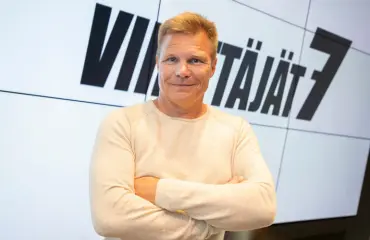 Näyttävä varikkopysähdys! Mika Salo tankkasi grillillä kahden kaunottaren kanssa – kuva!