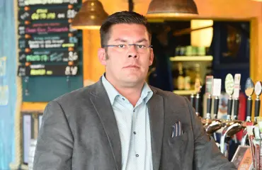 Kohukustantaja Ilja Janitskin möllötti pankissa – kuva!