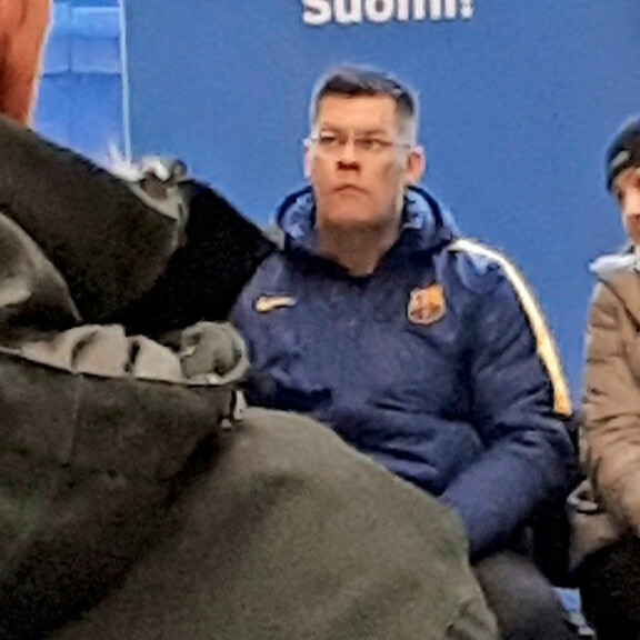 Kohukustantaja Ilja Janitskin möllötti pankissa – kuva! Ilja Janitskin asioi pankissa.