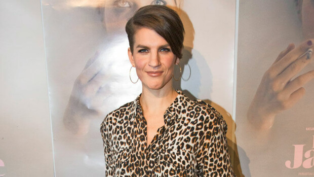 Näyttelijä Maria Ylipää elokuvien seksikohtauksista: ”Niiden tekeminen ei ole aina sujunut näyttelijöitä kunnioittaen” Maria Ylipää näyttelee rohkeissa kohtauksissa.