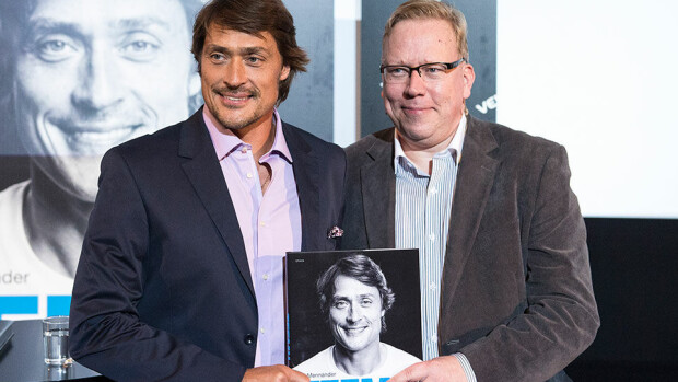 MTV: Teemu Selänteen elämäkerran kirjoittajaa epäillään petoksista ja törkeästä kavalluksesta - lähes 400 000 euron rikosvahinko! Teemu Selänne ja Ari Mennander