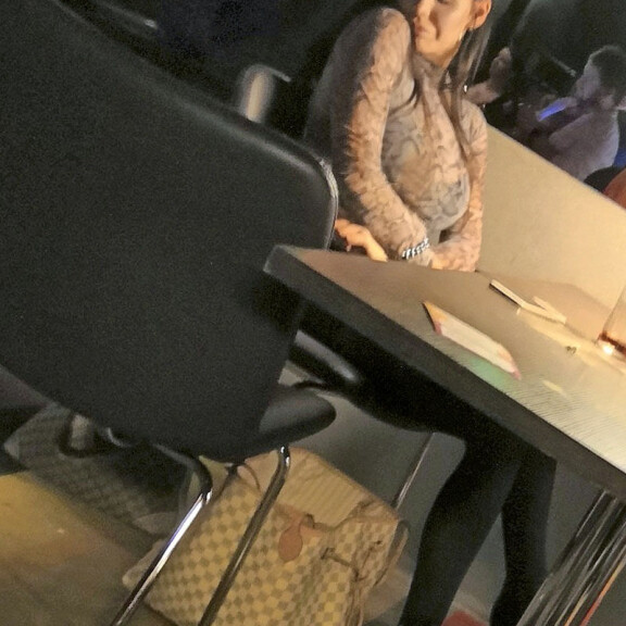 Juomat rinnuksille! Povipommi Suvi Pitkänen nukahti baariin – paljonkertova kuva! suvi pitkanen