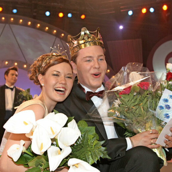 Saija Tuupanen ja Kari Hirvonen valittiin vuonna 2003 tangokuninkaallisiksi. Saija Tuupanen ja Kari Hirvonen valittiin vuonna 2003 tangokuninkaallisiksi.