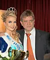 Aki Hintsa tyttärensä Lotta Hintsan kanssa. Kuva on vuoden 2013 Miss Suomi -finaalista.