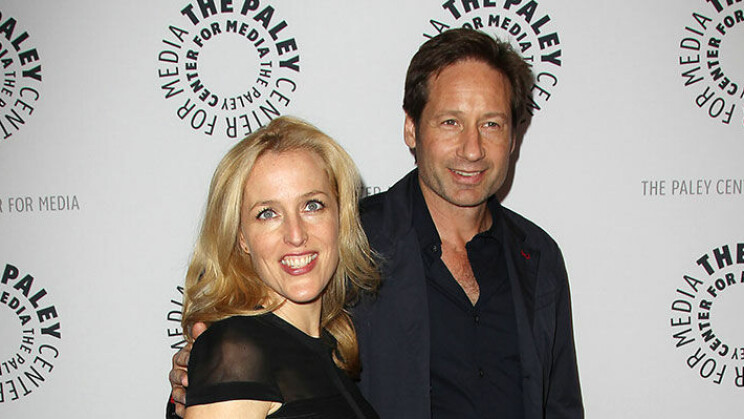 'Adoptoikaa minut!' Salaiset kansiot -tähtikaksikon yhteiskuva villitsi fanit täysin: 'Tiesit, että tämä kuva rikkoo internetin' Gillian Anderson ja David Duchovny