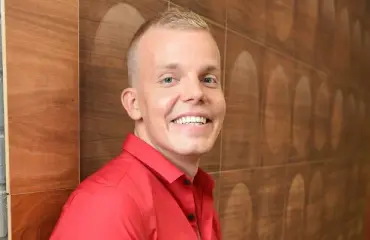 Paidaton Elastinen kaappasi tähdet kainaloonsa: "Huh mikä rivi"