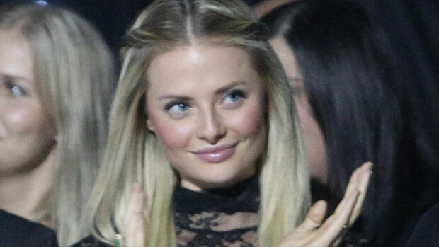 Huhhuh, superkaunis Sofia Ruutu, 30, rohkeassa kuvassa uima-altaassa: povi näkyy läpi valkoisesta topista - katso! Sofia Ruutu