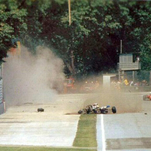 Imolan moottoriradan Tamburello-mutka koitui Ayrton Sennan kohtaloksi 1994. Imolan moottoriradan Tamburello- mutka koitui Ayrton Sennan kohtaloksi 1994.