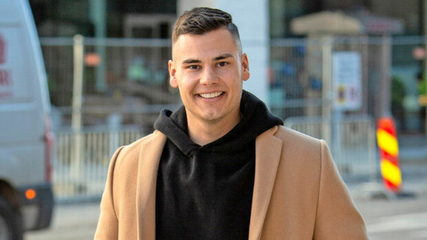 Vauhdin huumasta nauttiva Bachelor-komistus Christoffer Forsman löysi uuden hurjan harrastuksen – kuva ja video! Christoffer Forsman esittelee uuden harrastuksensa.