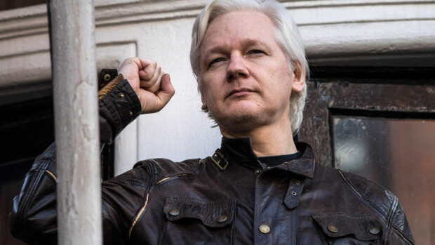 Wikileaks-tietovuotaja Julian Assange pidätettiin: fyysinen kunto romahti vuosien eristyksessä – kuva hurjasta muodonmuutoksesta! Wikileaks-tietovuotaja Julian Assange pidätettiin turvapaikastaan.