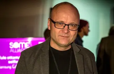 Legendaarinen Tapio Suominen isännöi aikamatkaa vuoden 1995 jääkiekon MM-kisoihin!