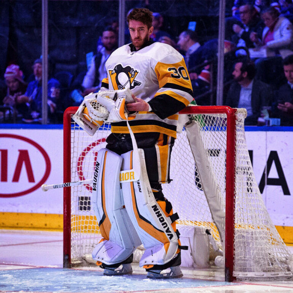 Kanadan tähtivahti Matt Murray on Stanley Cup -voittaja Pittsburgh Penguinsin maalinsuulta. Kanadan tähtivahti Matt Murray on Stanley Cup -voittaja Pittsburgh Penguinsin maalinsuulta.