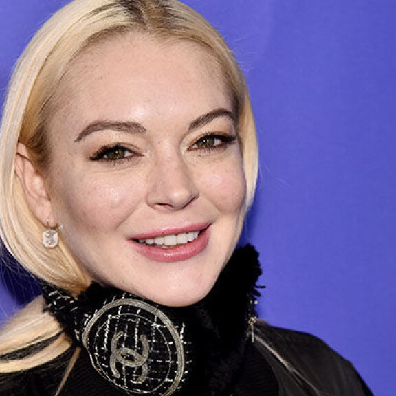 Tukehtumisvaara! Alma poseeraa muovipussi päässään - Lindsay Lohan kehuu vuolaasti somessa: ”Rakkaus, rakkaus, rakkaus” lindsay lohan
