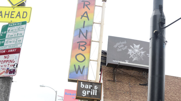 Suomalaismiehen Kalifornian reissun kruunu: kippisti Ron Jeremyn ja Edward Furlongin kanssa! Katso kuva! Rainbow Bar & Grill