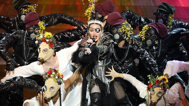 Madonna ei kestänyt omaa epävireisyyttään? Julkaisi hämmentävän version viisuesityksestään – katso ja vertaa! Madonna