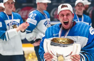  Hävittäjät ilmaan Leijonien kunniaksi - Hornettien sijaan joukkuetta käy tervehtimässä Hawk-harjoitushävittäjät! 