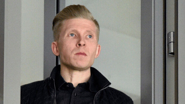 Slovakian suurin suomalaistähti Sasu, 36, järjesteli Leijonien kultajuhlia Bratislavassa – repesi täysin tajutessaan yllättävän yhteyden Kaapo Kakkoon: ”Kyllä se pitää paikkansa!” Sasu Hovi.