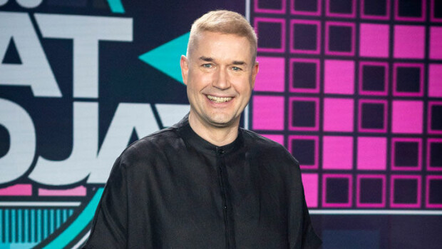Televisioon palannut Marco Bjurström vaihtoi tiikerikuosin mustaan – ”Minut mielletään yhä samaksi tyypiksi!” Marco Bjurström kokee olevansa ennen kaikkea tanssinopettaja.