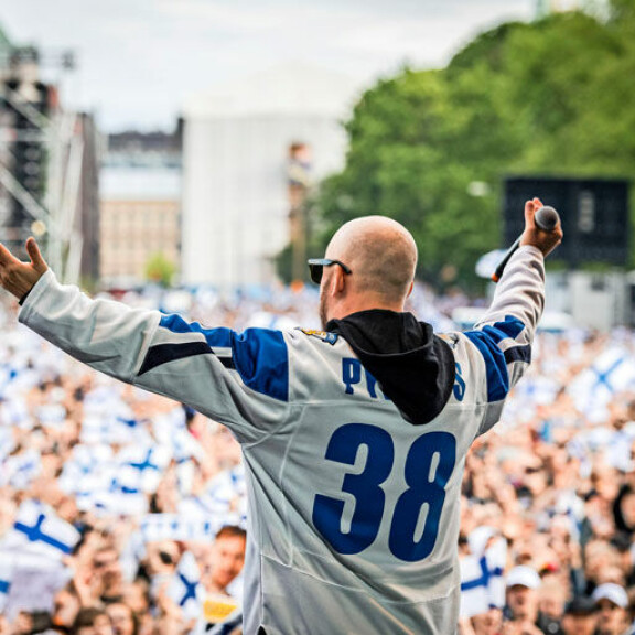 Supersuosittu Teflon Brothers liittyi MM-huumaan: Teimme Mörkö-kappaleen! Teflon Brothers Leijonien juhlissa.
