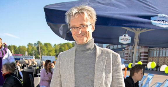 Mikael ratsastaa usein Vespalla.