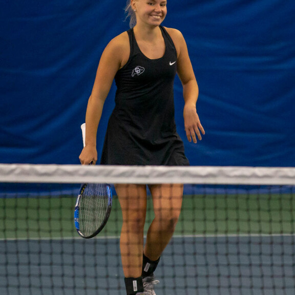 Monica on jalkapallovalmentaja Juha Malisen tytär ja tunnettu tennislupaus. Hän sai Ylen mukaan noin 200 stipenditarjousta yliopistoihin ladattuaan YouTubeen videon pelitaidoistaan. Monica on jalkapallovalmentaja Juha Malisen tytär ja tunnettu tennislupaus. Hän sai Ylen mukaan noin 200 stipenditarjousta yliopistoihin ladattuaan YouTubeen videon pelitaidoistaan.