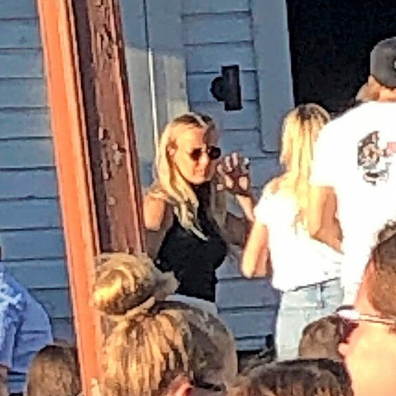 – NHL-pelaaja ja Monica on nähty yhdessä jo jonkin aikaa, Oulusta supistaan. – NHL-pelaaja ja Monica on nähty yhdessä jo jonkin aikaa, Oulusta supistaan.