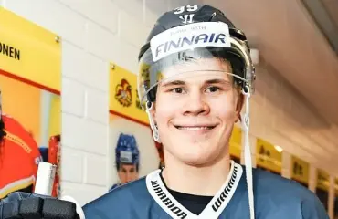 Kohukaunotar ja Miss Helsinki -blondi! Tennistähden kanssa seurustelevan NHL-hyökkääjä Jesse Puljujärven ympärillä on riittänyt kuhinaa – muistatko nämä naiskohut?!